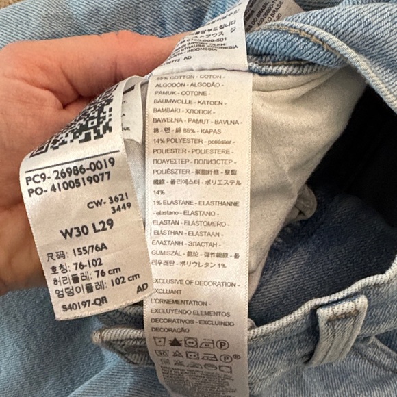 Levi’s Women’s Size 30 High Waisted Mom Jean Light Blue Straight/Skinny Leg - Picture 6 of 11